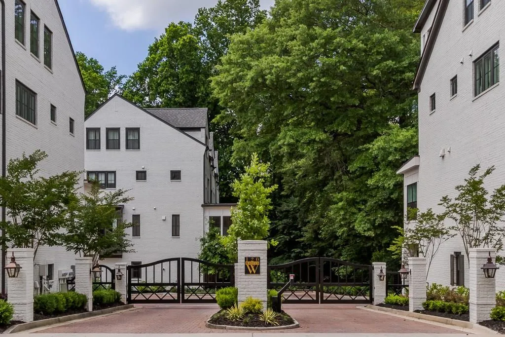 110 Ridgely Court Unit 23, Sandy Springs, Georgia 30342, 4 Bedrooms Bedrooms, ,4 BathroomsBathrooms,Residential,Sold,110 Ridgely Court Unit 23,6728788