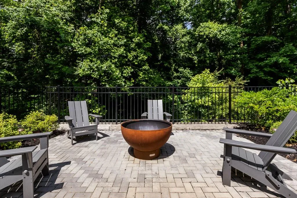 110 Ridgely Court Unit 23, Sandy Springs, Georgia 30342, 4 Bedrooms Bedrooms, ,4 BathroomsBathrooms,Residential,Sold,110 Ridgely Court Unit 23,6728788