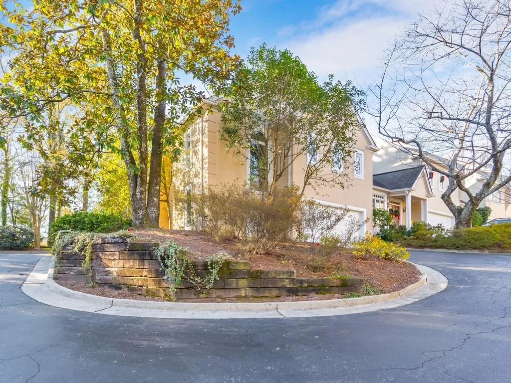 9 Braemore Drive, Sandy Springs, Georgia 30328, 3 Bedrooms Bedrooms, ,2 BathroomsBathrooms,Residential,Sold,9 Braemore Drive,6822457
