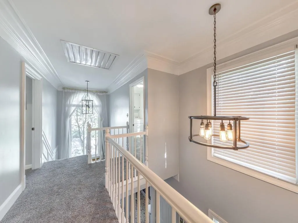 9 Braemore Drive, Sandy Springs, Georgia 30328, 3 Bedrooms Bedrooms, ,2 BathroomsBathrooms,Residential,Sold,9 Braemore Drive,6822457