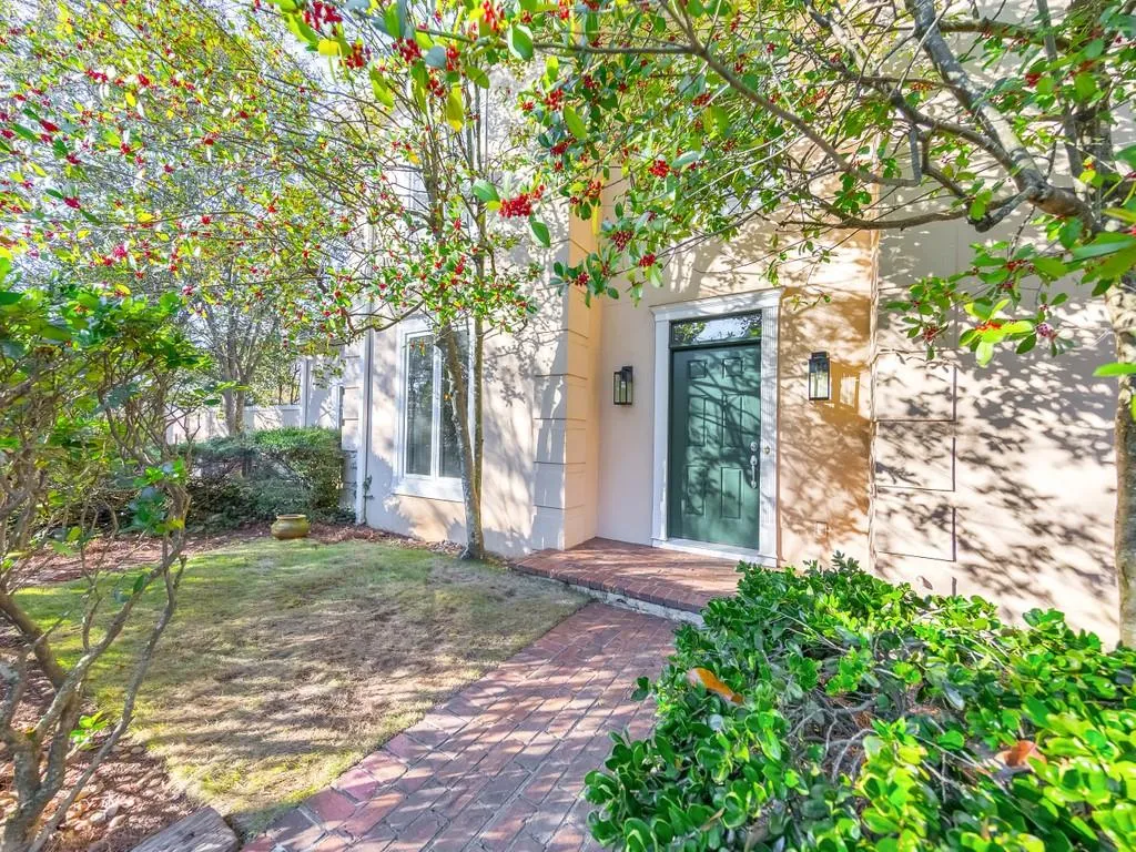 9 Braemore Drive, Sandy Springs, Georgia 30328, 3 Bedrooms Bedrooms, ,2 BathroomsBathrooms,Residential,Sold,9 Braemore Drive,6822457