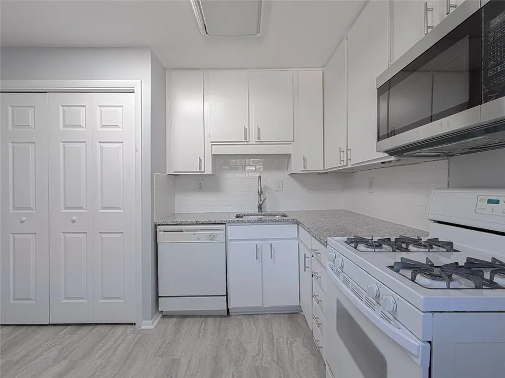 346 Carpenter Drive Unit 42, Sandy Springs, Georgia 30328, 2 Bedrooms Bedrooms, ,2 BathroomsBathrooms,Residential,Sold,346 Carpenter Drive Unit 42,5804396