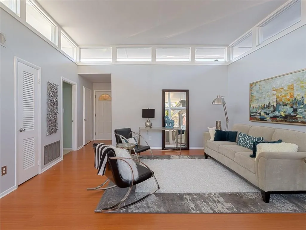 346 Carpenter Drive Unit 42, Sandy Springs, Georgia 30328, 2 Bedrooms Bedrooms, ,2 BathroomsBathrooms,Residential,Sold,346 Carpenter Drive Unit 42,5804396