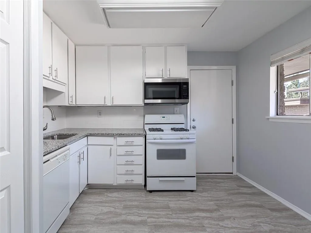 346 Carpenter Drive Unit 42, Sandy Springs, Georgia 30328, 2 Bedrooms Bedrooms, ,2 BathroomsBathrooms,Residential,Sold,346 Carpenter Drive Unit 42,5804396
