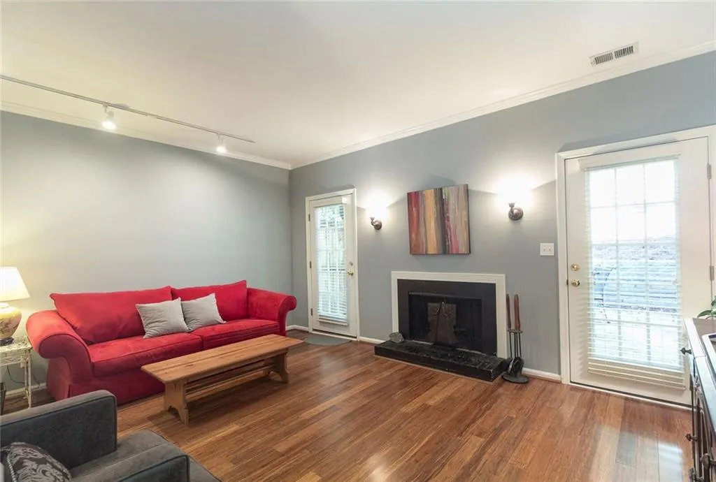 5420 Chemin De Vie, Atlanta, Georgia 30342, 2 Bedrooms Bedrooms, ,2 BathroomsBathrooms,Residential,Sold,5420 Chemin De Vie,6062704