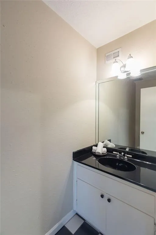 5420 Chemin De Vie, Atlanta, Georgia 30342, 2 Bedrooms Bedrooms, ,2 BathroomsBathrooms,Residential,Sold,5420 Chemin De Vie,6062704