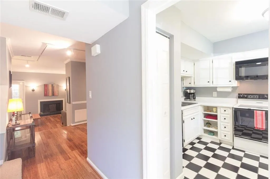 5420 Chemin De Vie, Atlanta, Georgia 30342, 2 Bedrooms Bedrooms, ,2 BathroomsBathrooms,Residential,Sold,5420 Chemin De Vie,6062704
