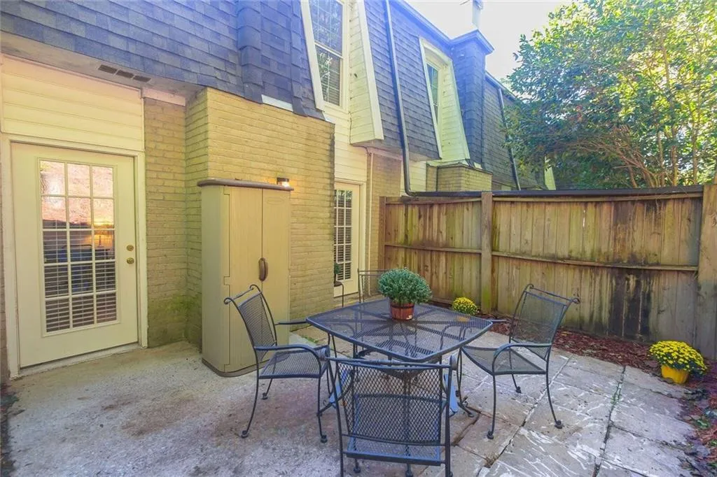 5420 Chemin De Vie, Atlanta, Georgia 30342, 2 Bedrooms Bedrooms, ,2 BathroomsBathrooms,Residential,Sold,5420 Chemin De Vie,6062704