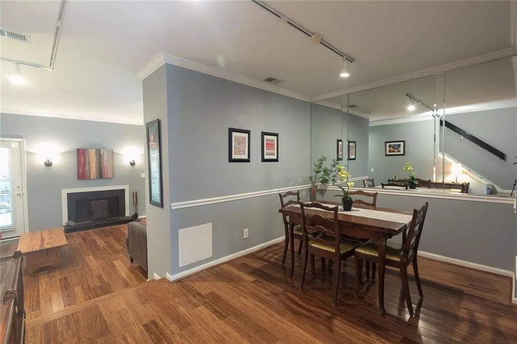 5420 Chemin De Vie, Atlanta, Georgia 30342, 2 Bedrooms Bedrooms, ,2 BathroomsBathrooms,Residential,Sold,5420 Chemin De Vie,6062704