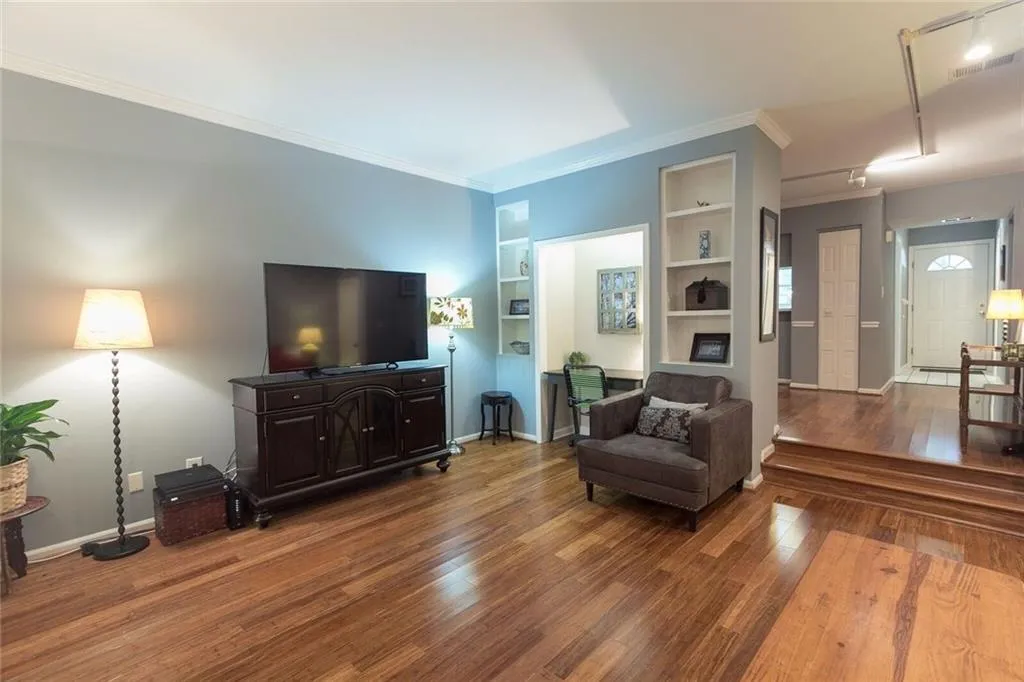 5420 Chemin De Vie, Atlanta, Georgia 30342, 2 Bedrooms Bedrooms, ,2 BathroomsBathrooms,Residential,Sold,5420 Chemin De Vie,6062704