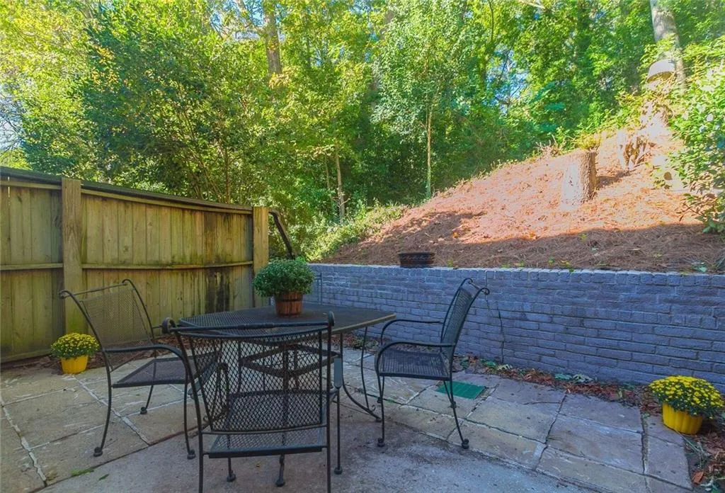 5420 Chemin De Vie, Atlanta, Georgia 30342, 2 Bedrooms Bedrooms, ,2 BathroomsBathrooms,Residential,Sold,5420 Chemin De Vie,6062704