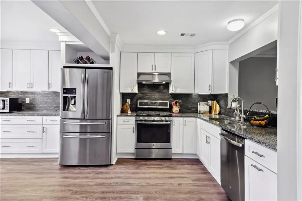 7919 Briar Villa Place, Sandy Springs, Georgia 30350, 2 Bedrooms Bedrooms, ,2 BathroomsBathrooms,Residential,Sold,7919 Briar Villa Place,7171444