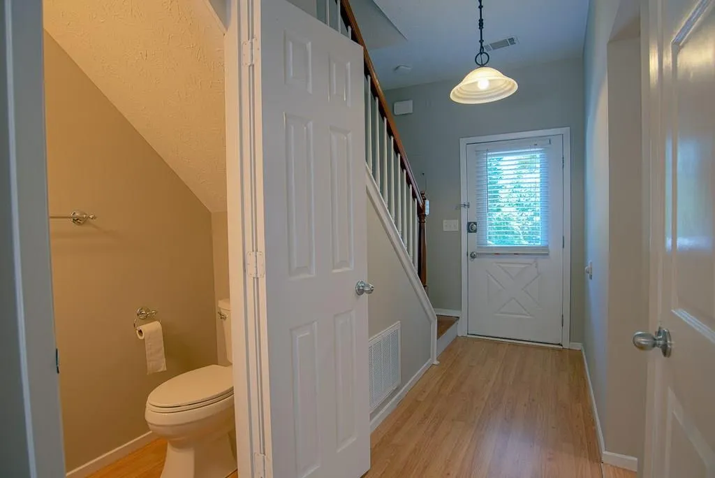 1404 Wedgewood Court, Sandy Springs, Georgia 30350, 2 Bedrooms Bedrooms, ,2 BathroomsBathrooms,Residential,Sold,1404 Wedgewood Court,6024709