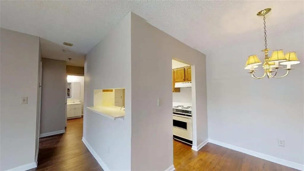 300 Johnson Ferry Road Ne Unit B309, Sandy Springs, Georgia 30328, 1 Bedroom Bedrooms, ,1 BathroomBathrooms,Residential,Sold,300 Johnson Ferry Road Ne Unit B309,6617299