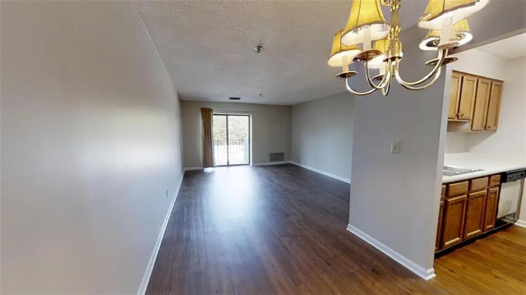 300 Johnson Ferry Road Ne Unit B309, Sandy Springs, Georgia 30328, 1 Bedroom Bedrooms, ,1 BathroomBathrooms,Residential,Sold,300 Johnson Ferry Road Ne Unit B309,6617299