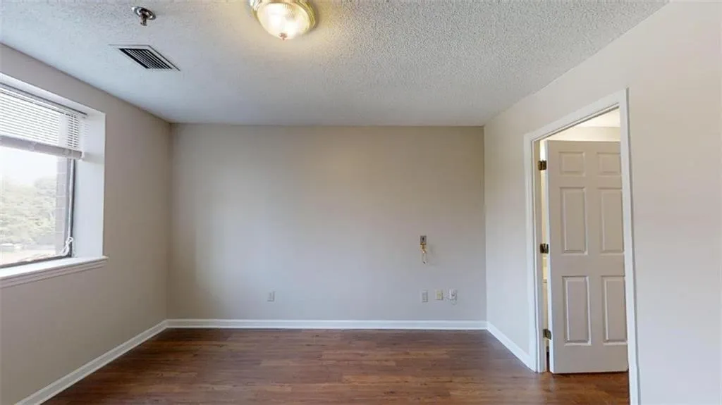 300 Johnson Ferry Road Ne Unit B309, Sandy Springs, Georgia 30328, 1 Bedroom Bedrooms, ,1 BathroomBathrooms,Residential,Sold,300 Johnson Ferry Road Ne Unit B309,6617299