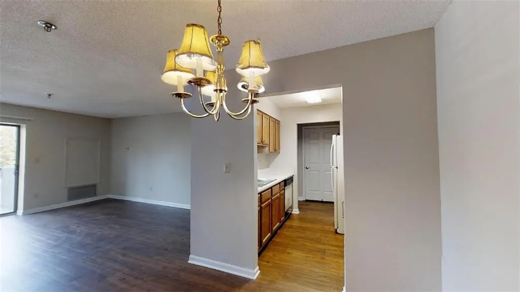 300 Johnson Ferry Road Ne Unit B309, Sandy Springs, Georgia 30328, 1 Bedroom Bedrooms, ,1 BathroomBathrooms,Residential,Sold,300 Johnson Ferry Road Ne Unit B309,6617299