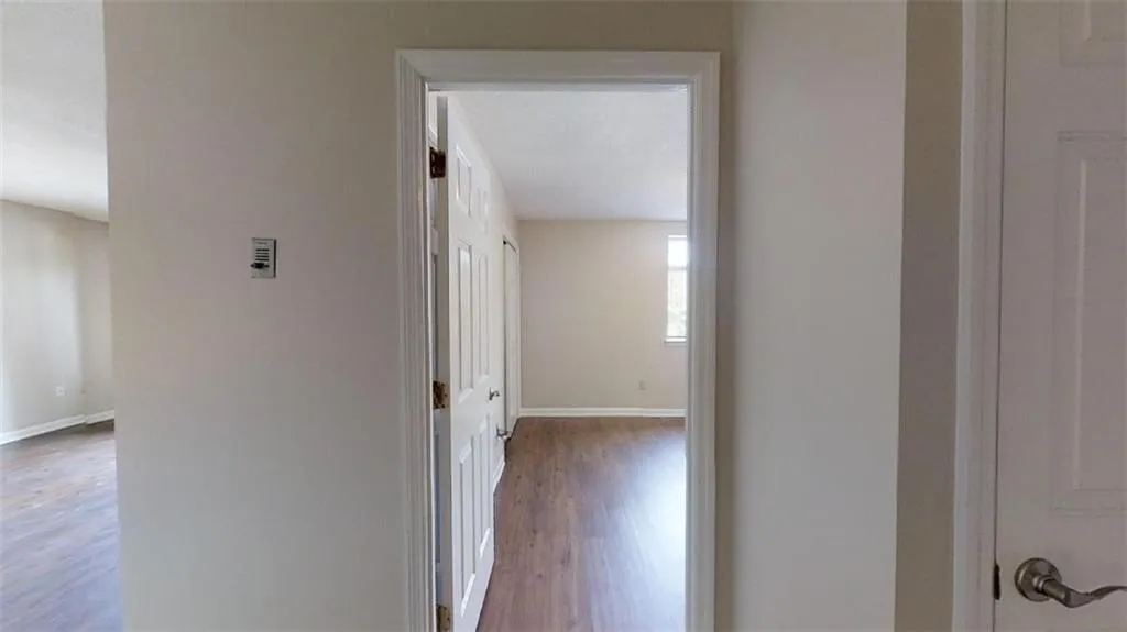 300 Johnson Ferry Road Ne Unit B309, Sandy Springs, Georgia 30328, 1 Bedroom Bedrooms, ,1 BathroomBathrooms,Residential,Sold,300 Johnson Ferry Road Ne Unit B309,6617299