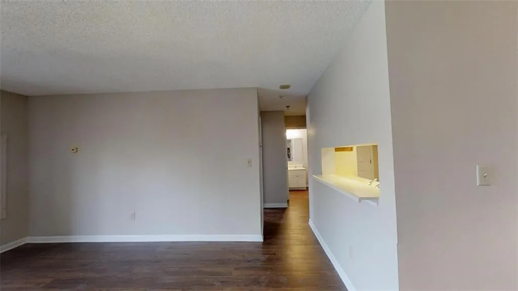 300 Johnson Ferry Road Ne Unit B309, Sandy Springs, Georgia 30328, 1 Bedroom Bedrooms, ,1 BathroomBathrooms,Residential,Sold,300 Johnson Ferry Road Ne Unit B309,6617299