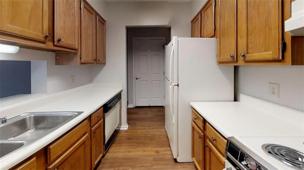 300 Johnson Ferry Road Ne Unit B309, Sandy Springs, Georgia 30328, 1 Bedroom Bedrooms, ,1 BathroomBathrooms,Residential,Sold,300 Johnson Ferry Road Ne Unit B309,6617299