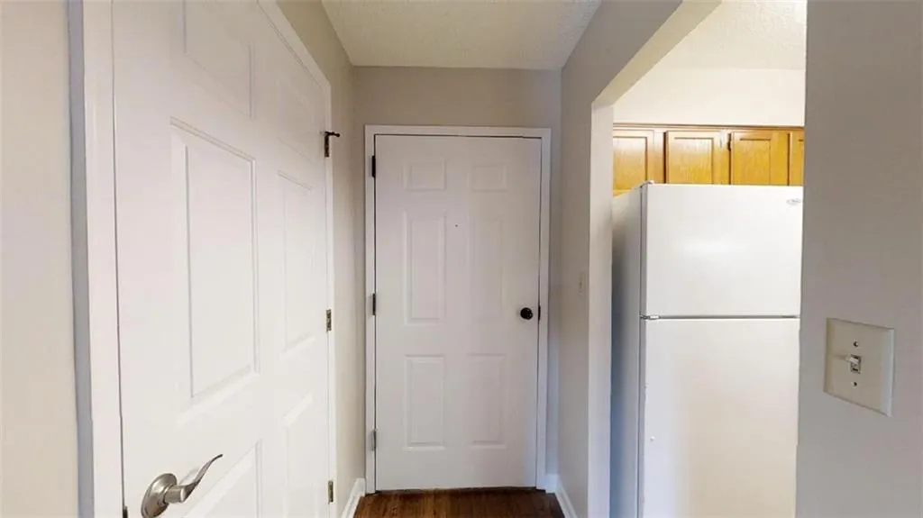 300 Johnson Ferry Road Ne Unit B309, Sandy Springs, Georgia 30328, 1 Bedroom Bedrooms, ,1 BathroomBathrooms,Residential,Sold,300 Johnson Ferry Road Ne Unit B309,6617299