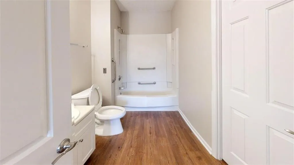 300 Johnson Ferry Road Ne Unit B309, Sandy Springs, Georgia 30328, 1 Bedroom Bedrooms, ,1 BathroomBathrooms,Residential,Sold,300 Johnson Ferry Road Ne Unit B309,6617299