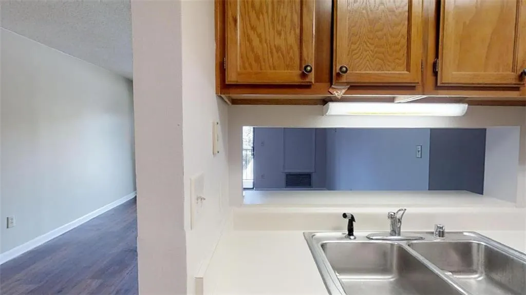 300 Johnson Ferry Road Ne Unit B309, Sandy Springs, Georgia 30328, 1 Bedroom Bedrooms, ,1 BathroomBathrooms,Residential,Sold,300 Johnson Ferry Road Ne Unit B309,6617299