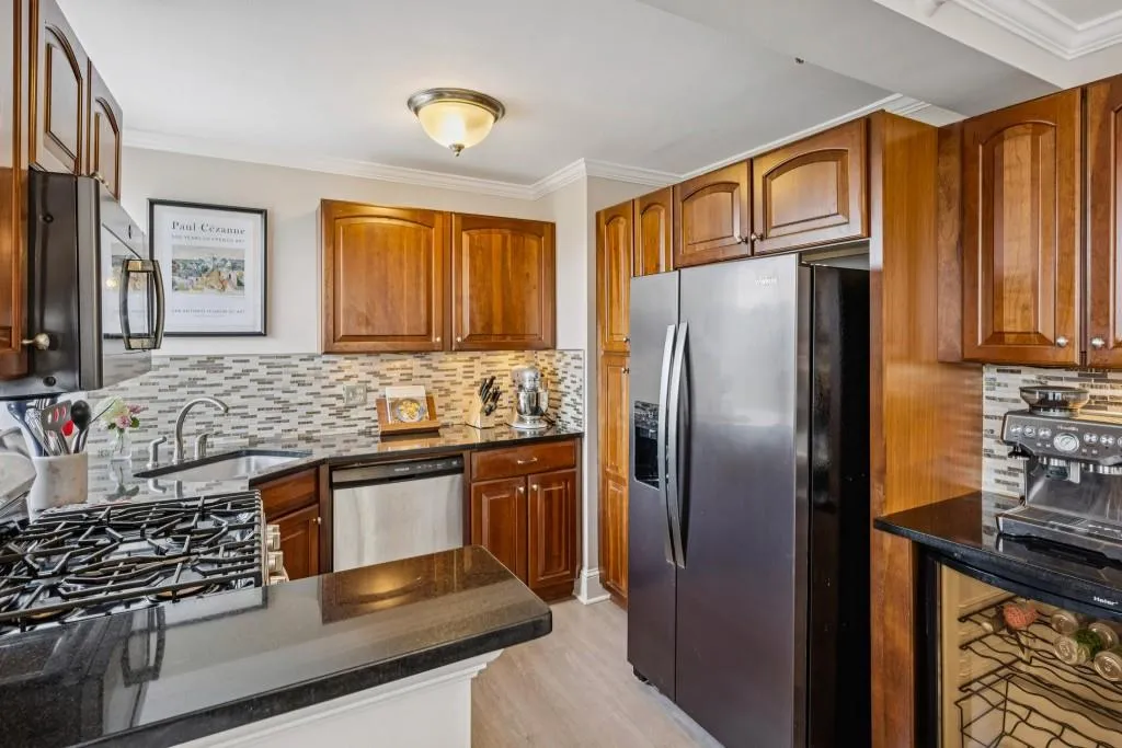 2479 Peachtree Road Ne Unit 515, Atlanta, Georgia 30305, 2 Bedrooms Bedrooms, 0 ,2 BathroomsBathrooms,Residential,For Sale,2479 Peachtree Road Ne Unit 515,7722516