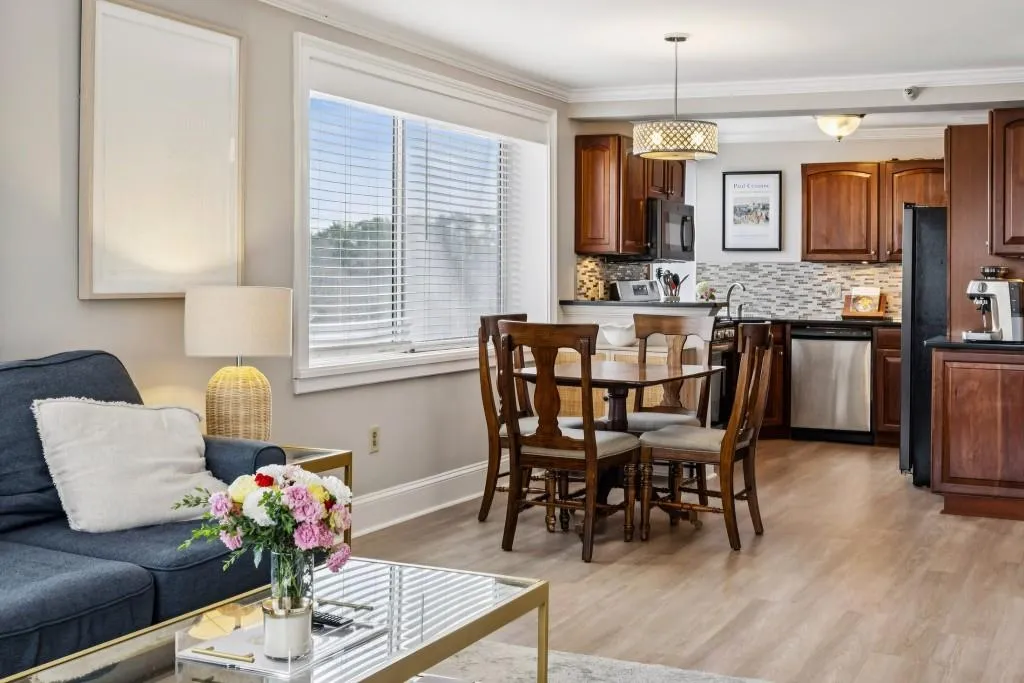 2479 Peachtree Road Ne Unit 515, Atlanta, Georgia 30305, 2 Bedrooms Bedrooms, 0 ,2 BathroomsBathrooms,Residential,For Sale,2479 Peachtree Road Ne Unit 515,7722516