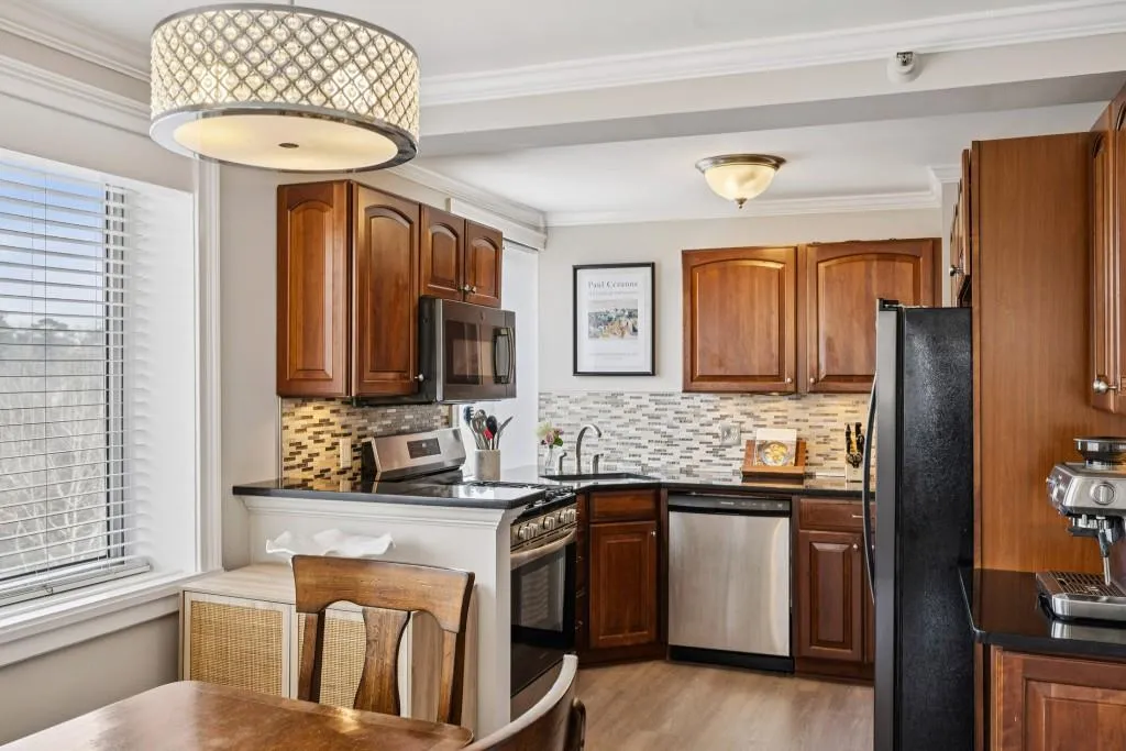 2479 Peachtree Road Ne Unit 515, Atlanta, Georgia 30305, 2 Bedrooms Bedrooms, 0 ,2 BathroomsBathrooms,Residential,For Sale,2479 Peachtree Road Ne Unit 515,7722516