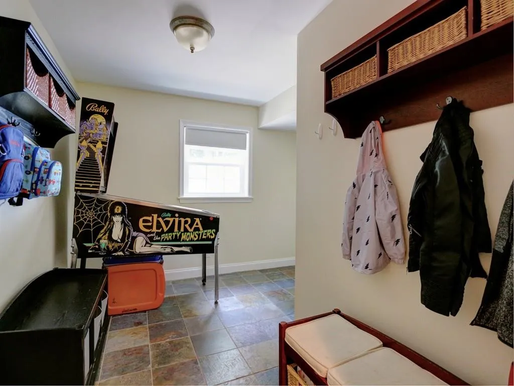 5260 Mount Vernon Parkway, Atlanta, Georgia 30327, 4 Bedrooms Bedrooms, ,3 BathroomsBathrooms,Residential,Sold,5260 Mount Vernon Parkway,6086701