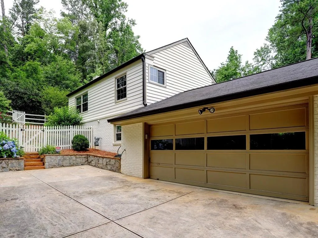 5260 Mount Vernon Parkway, Atlanta, Georgia 30327, 4 Bedrooms Bedrooms, ,3 BathroomsBathrooms,Residential,Sold,5260 Mount Vernon Parkway,6086701