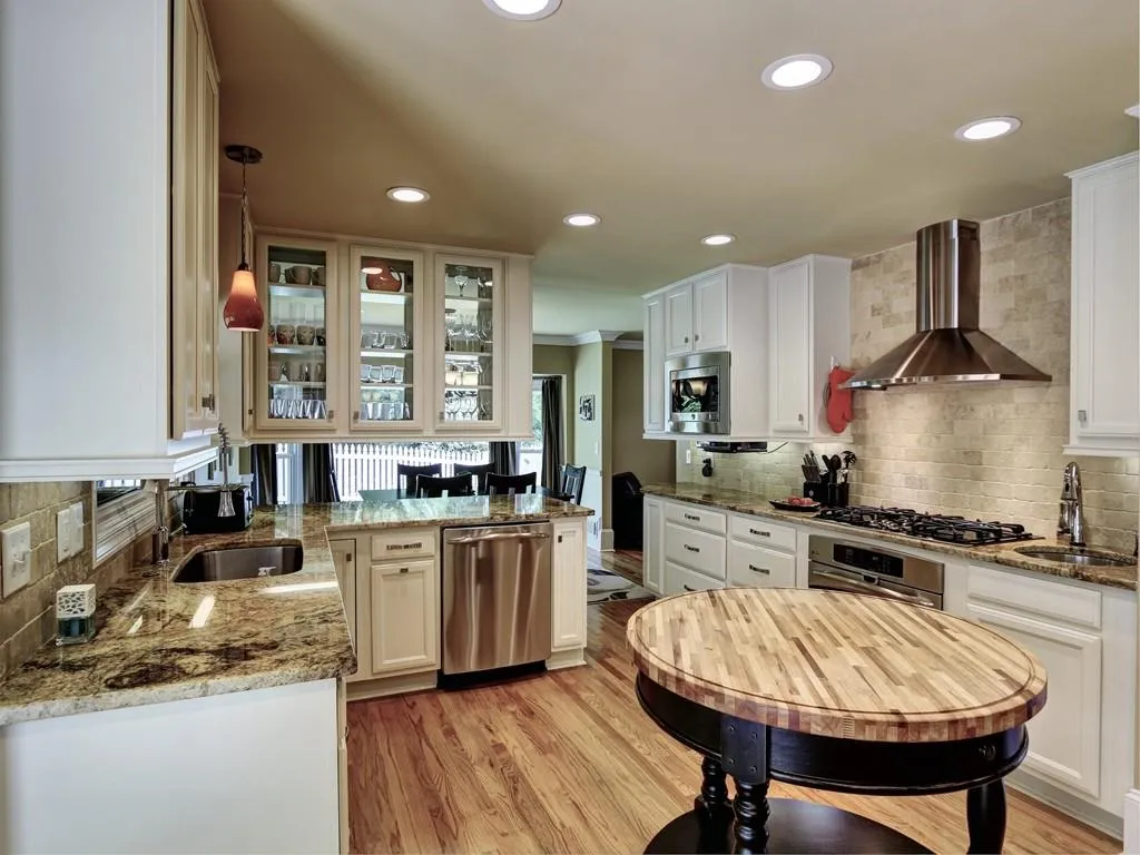 5260 Mount Vernon Parkway, Atlanta, Georgia 30327, 4 Bedrooms Bedrooms, ,3 BathroomsBathrooms,Residential,Sold,5260 Mount Vernon Parkway,6086701