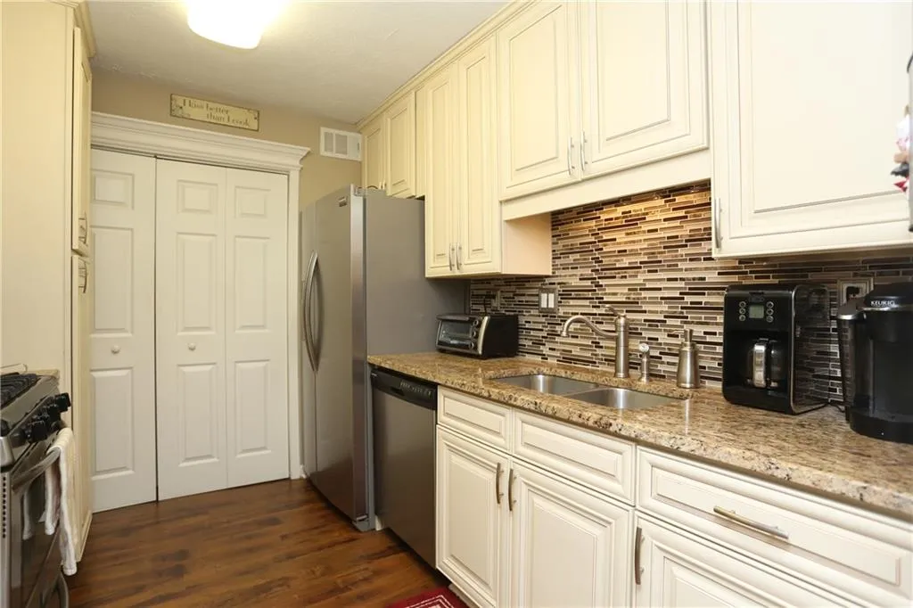 1001 Vicksburg Place Unit 1001, Sandy Springs, Georgia 30350, 2 Bedrooms Bedrooms, ,2 BathroomsBathrooms,Residential,Sold,1001 Vicksburg Place Unit 1001,5746439