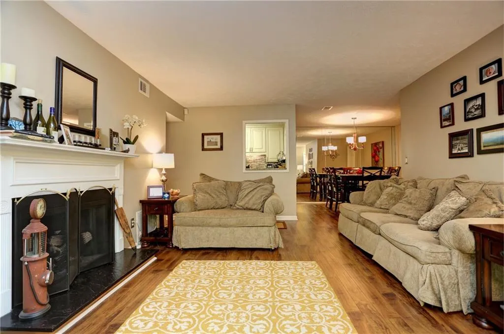 1001 Vicksburg Place Unit 1001, Sandy Springs, Georgia 30350, 2 Bedrooms Bedrooms, ,2 BathroomsBathrooms,Residential,Sold,1001 Vicksburg Place Unit 1001,5746439