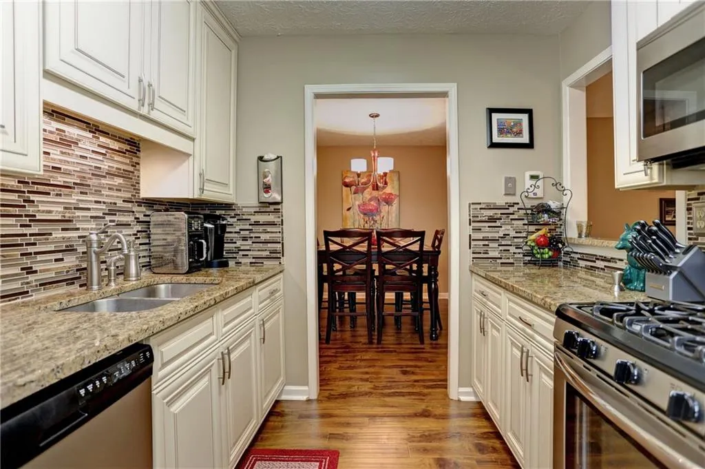 1001 Vicksburg Place Unit 1001, Sandy Springs, Georgia 30350, 2 Bedrooms Bedrooms, ,2 BathroomsBathrooms,Residential,Sold,1001 Vicksburg Place Unit 1001,5746439