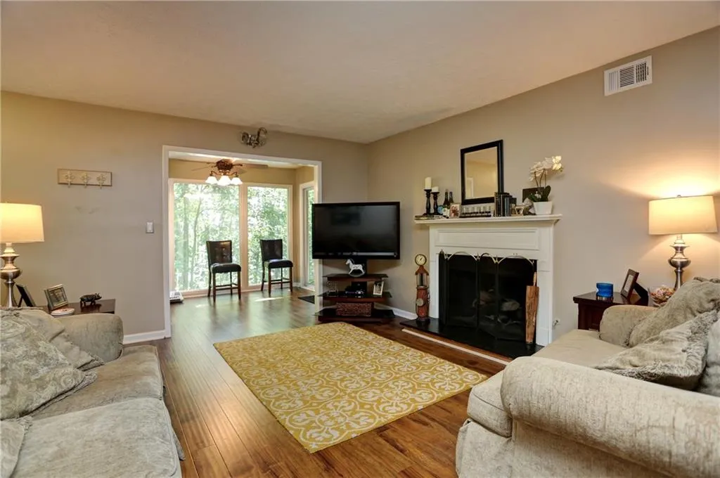 1001 Vicksburg Place Unit 1001, Sandy Springs, Georgia 30350, 2 Bedrooms Bedrooms, ,2 BathroomsBathrooms,Residential,Sold,1001 Vicksburg Place Unit 1001,5746439