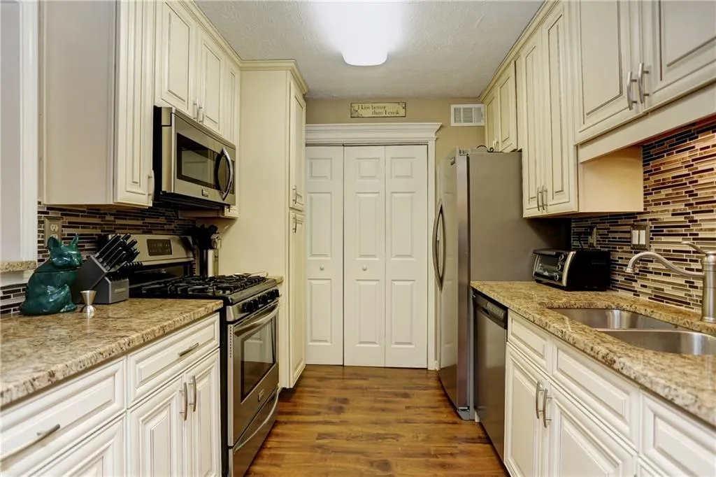 1001 Vicksburg Place Unit 1001, Sandy Springs, Georgia 30350, 2 Bedrooms Bedrooms, ,2 BathroomsBathrooms,Residential,Sold,1001 Vicksburg Place Unit 1001,5746439