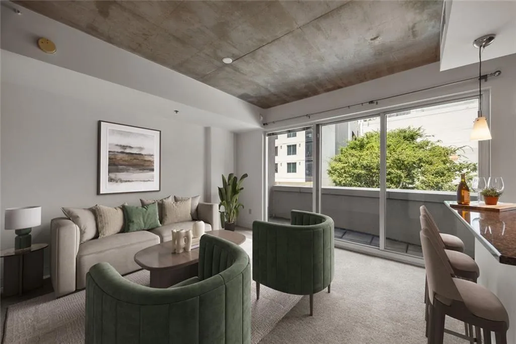 Family Room (virtually staged)