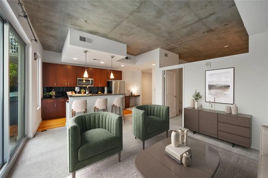 Family Room (virtually staged)