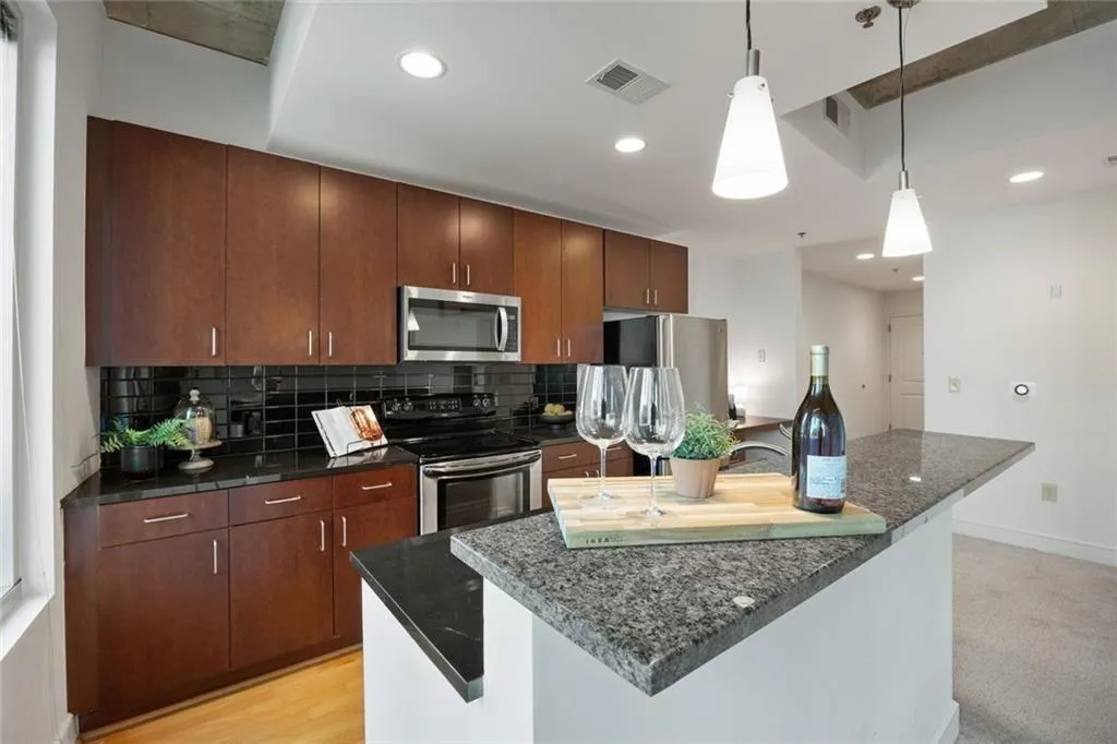 44 Peachtree Place Ne Unit 428, Atlanta, Georgia 30309, 1 Bedroom Bedrooms, ,1 BathroomBathrooms,Residential,For Sale,44 Peachtree Place Ne Unit 428,7612777