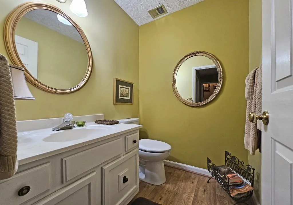 604 Dunwoody Chace, Sandy Springs, Georgia 30328, 3 Bedrooms Bedrooms, ,2 BathroomsBathrooms,Residential,Sold,604 Dunwoody Chace,7356613