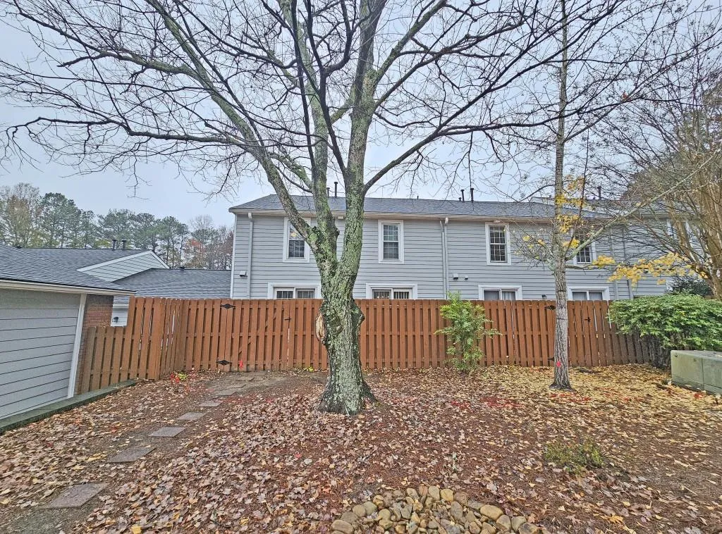 604 Dunwoody Chace, Sandy Springs, Georgia 30328, 3 Bedrooms Bedrooms, ,2 BathroomsBathrooms,Residential,Sold,604 Dunwoody Chace,7356613