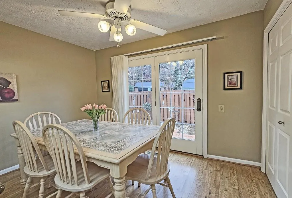 604 Dunwoody Chace, Sandy Springs, Georgia 30328, 3 Bedrooms Bedrooms, ,2 BathroomsBathrooms,Residential,Sold,604 Dunwoody Chace,7356613