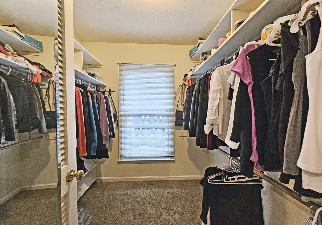 604 Dunwoody Chace, Sandy Springs, Georgia 30328, 3 Bedrooms Bedrooms, ,2 BathroomsBathrooms,Residential,Sold,604 Dunwoody Chace,7356613