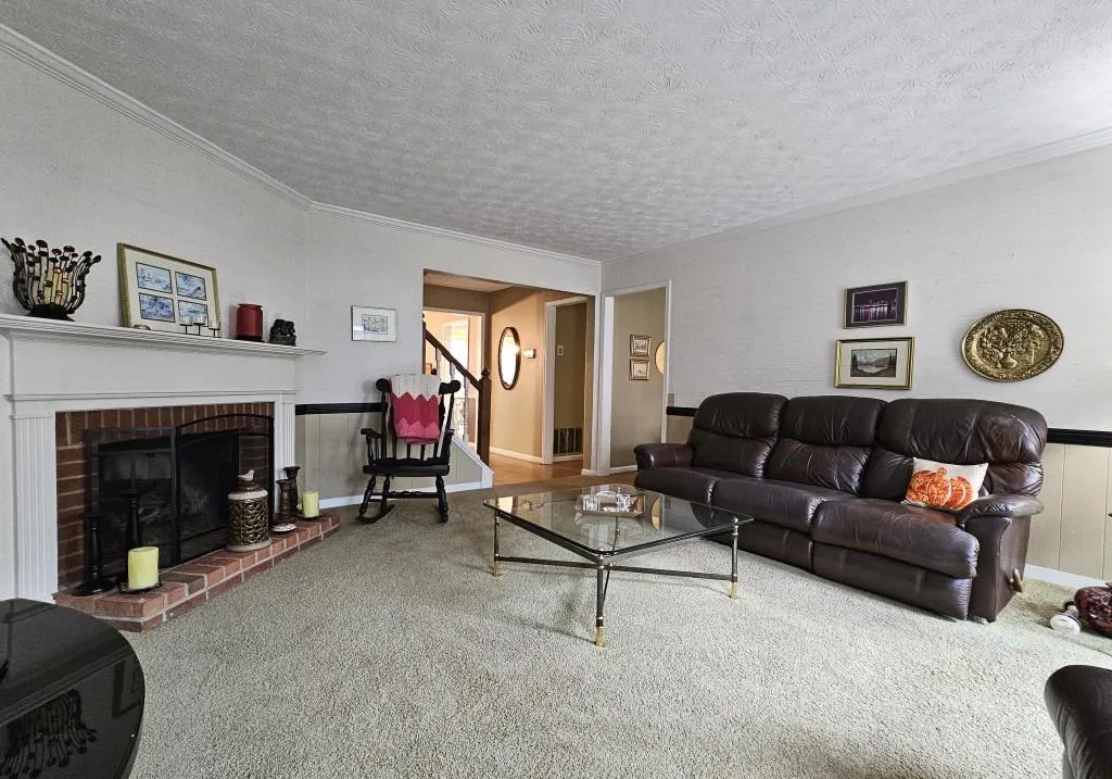 604 Dunwoody Chace, Sandy Springs, Georgia 30328, 3 Bedrooms Bedrooms, ,2 BathroomsBathrooms,Residential,Sold,604 Dunwoody Chace,7356613