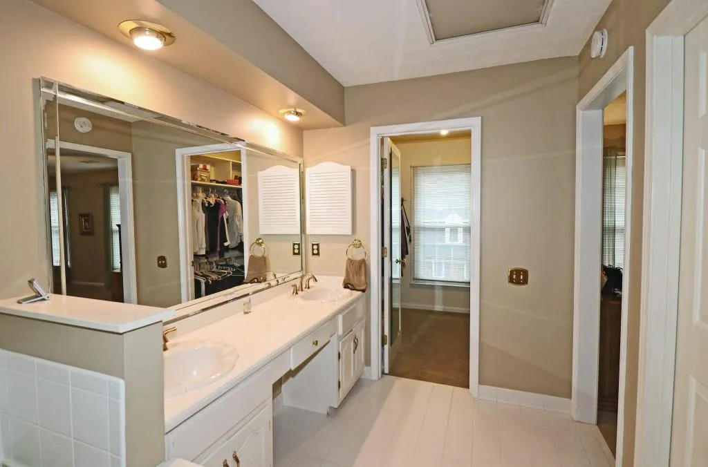 604 Dunwoody Chace, Sandy Springs, Georgia 30328, 3 Bedrooms Bedrooms, ,2 BathroomsBathrooms,Residential,Sold,604 Dunwoody Chace,7356613