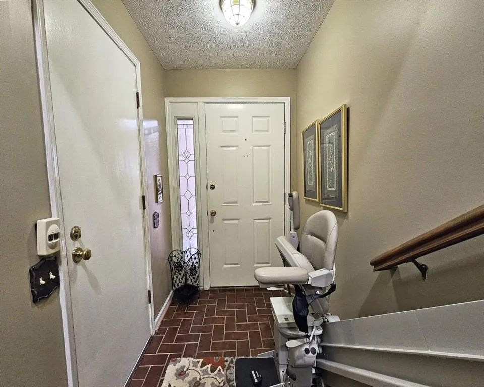 604 Dunwoody Chace, Sandy Springs, Georgia 30328, 3 Bedrooms Bedrooms, ,2 BathroomsBathrooms,Residential,Sold,604 Dunwoody Chace,7356613