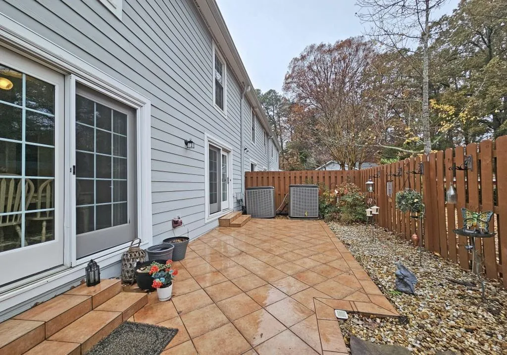 604 Dunwoody Chace, Sandy Springs, Georgia 30328, 3 Bedrooms Bedrooms, ,2 BathroomsBathrooms,Residential,Sold,604 Dunwoody Chace,7356613