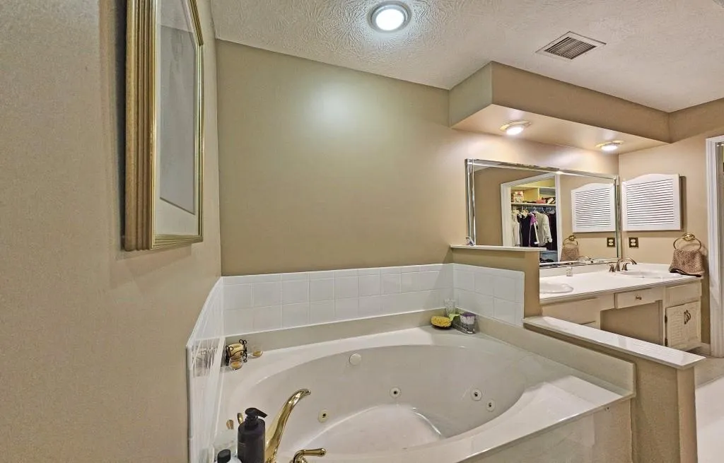 604 Dunwoody Chace, Sandy Springs, Georgia 30328, 3 Bedrooms Bedrooms, ,2 BathroomsBathrooms,Residential,Sold,604 Dunwoody Chace,7356613